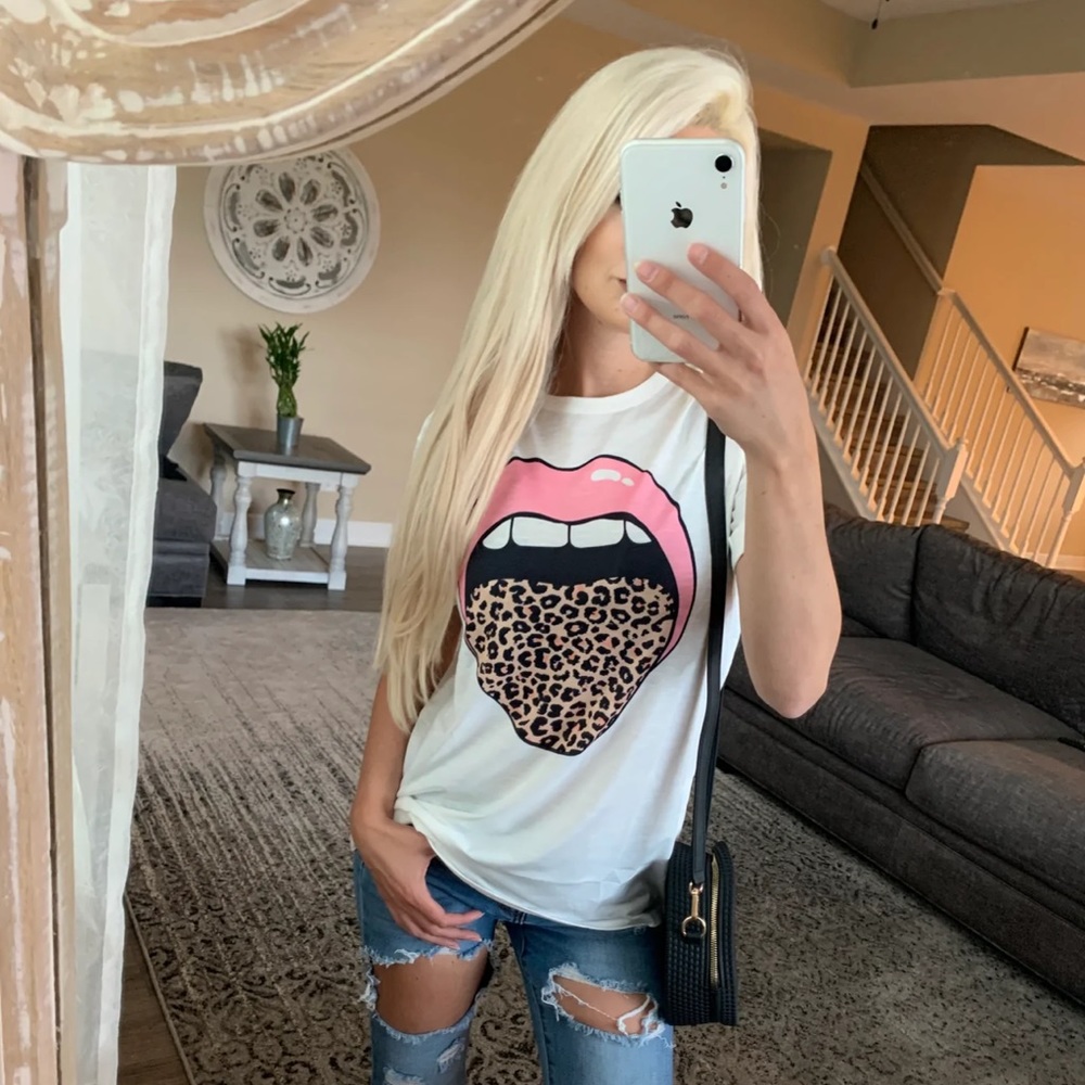 Woman’s Graphic Tee Sz-Sm
